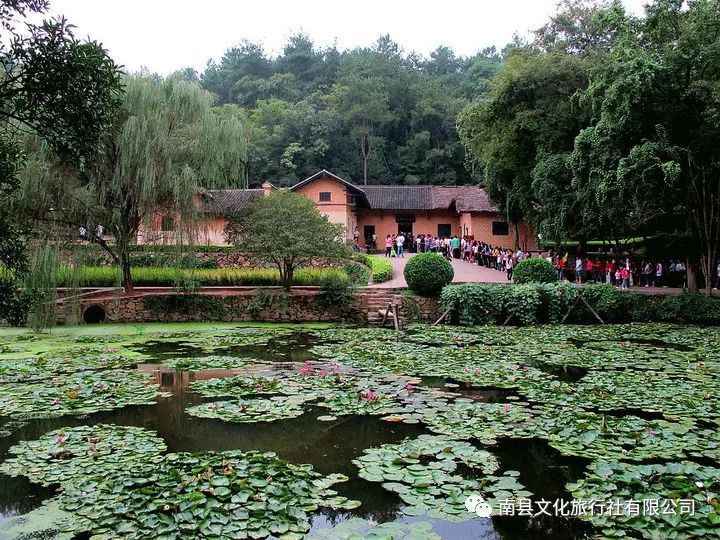 中餐后参观位于韶山冲上屋场的 毛主席故居(约40分钟) 故居陈列物品