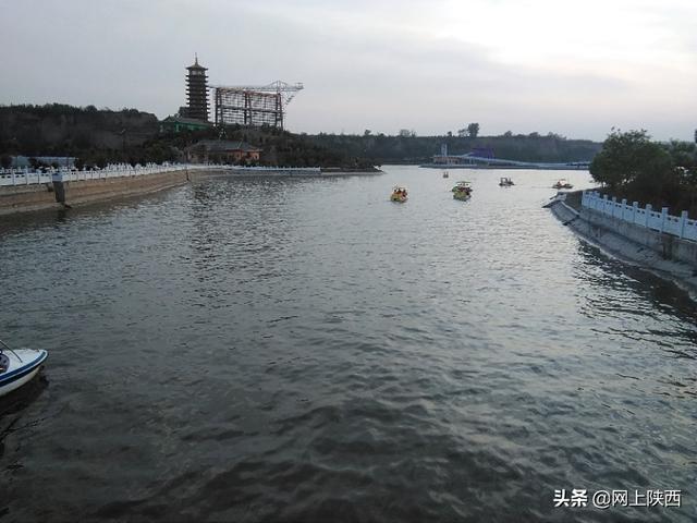 蒲城县永丰镇大峪河景区网红玻璃桥去过了吗