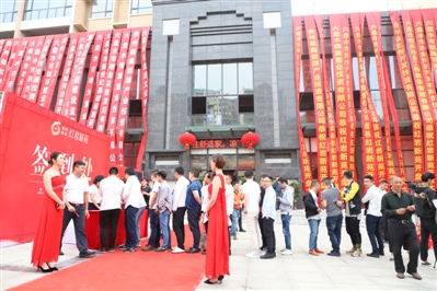 时代凯歌催奋进 正是城投扬帆时 ——看市城投公司红岩新苑开盘揭开