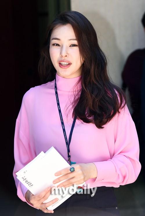 [md photo 韩国女艺人李哈妮首尔出席宫廷文化庆典活动