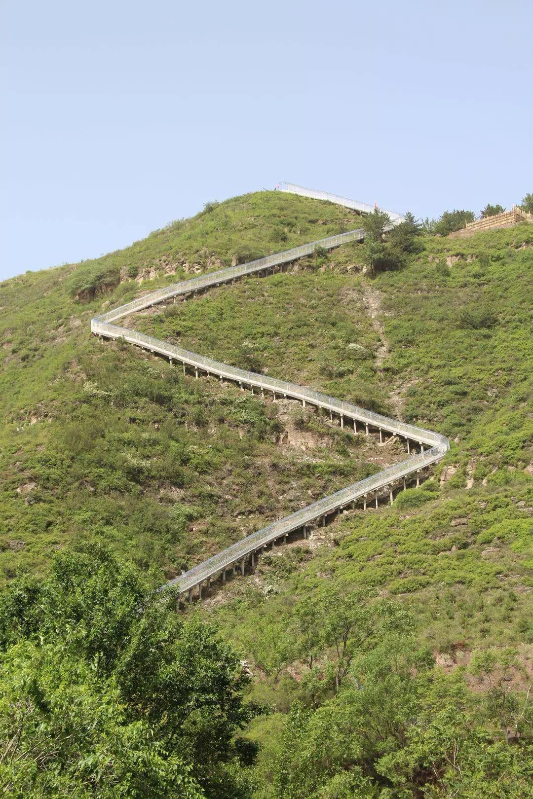 客官,您看好了 我们云泉谷除了漂流还能 登龙山 滑龙道 游龙湖 漂