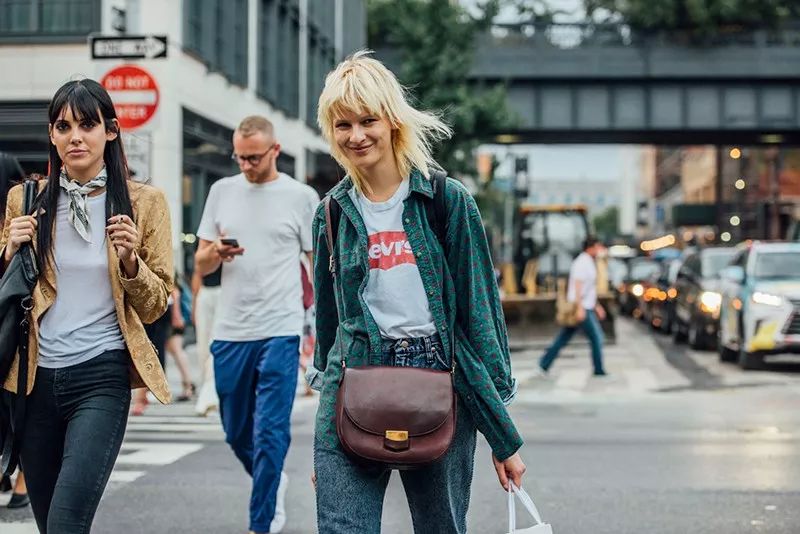 行走的荷尔蒙国外街头 e518f58c06174010afb57f269e0ca9da.jpeg