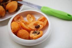                     感冒、咳嗽了，把果子煮一煮，吃完睡一觉就止！排痰效果好!