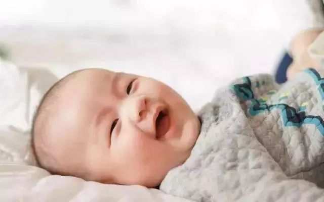                    家长们知道宝宝第一颗乳牙在出生后第几个月萌出吗？