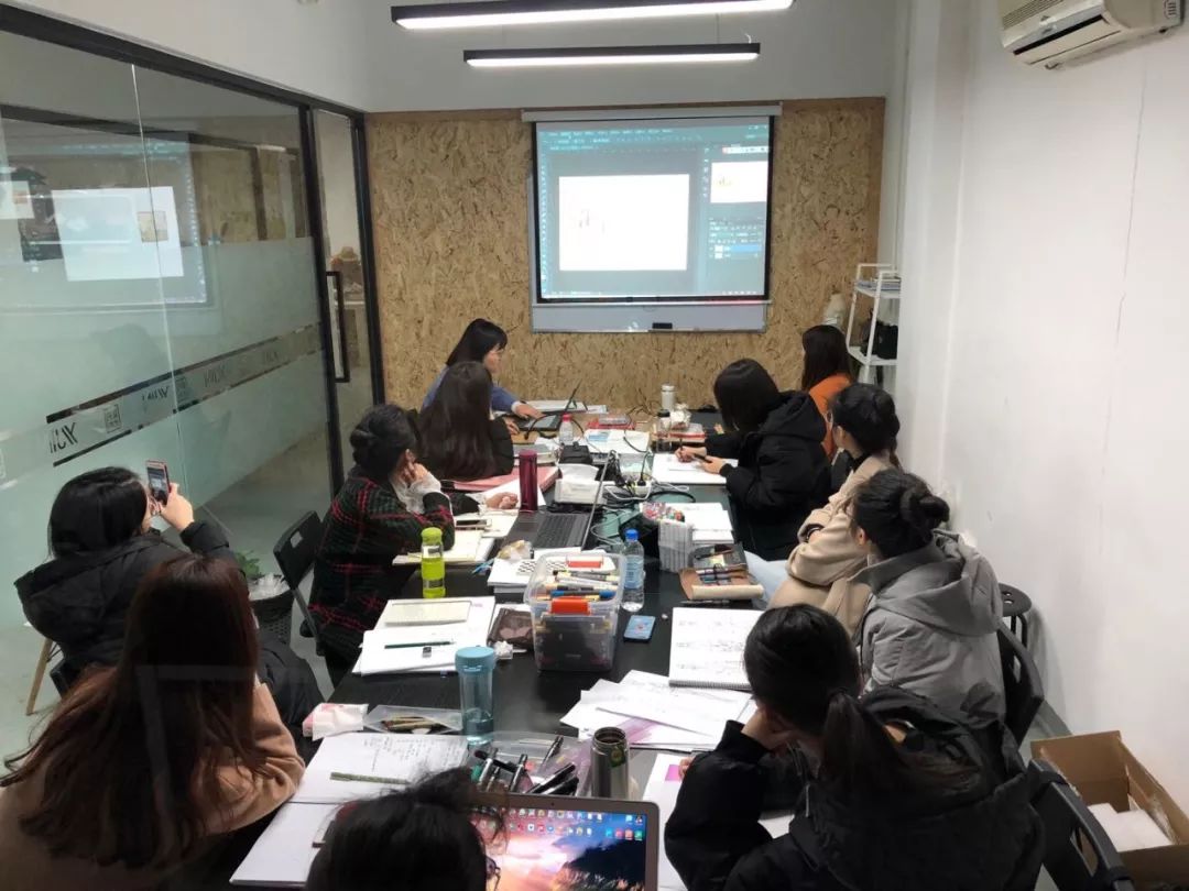 
申尚考研|2020东华大学设计类考研暑期课程抢占中，仅余少量名额


