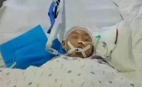                     2岁男孩凌晨发烧身亡，只因爸爸一个动作，医生痛心：这种错误，很多家长还在犯！