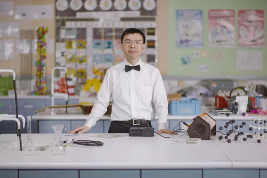 
原创
最牛理科男教师：不好好教书，学生却纷纷上名校


