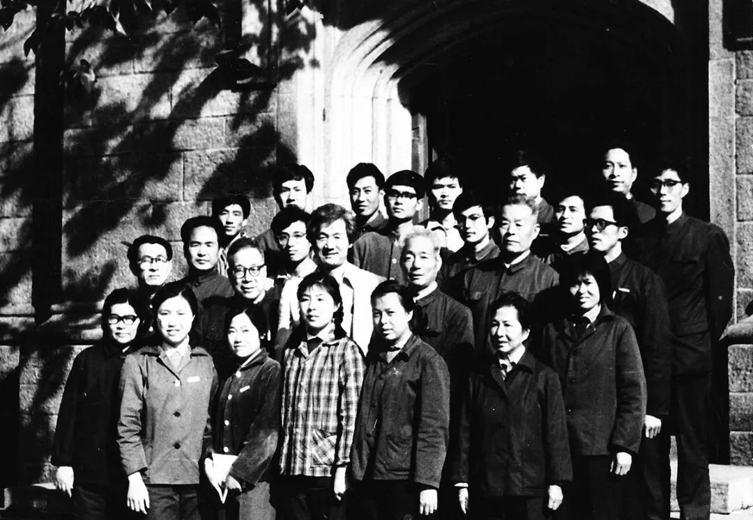 
从抡大锤的工人到美国微生物科学院院士，这位海大人是怎么做到的？


