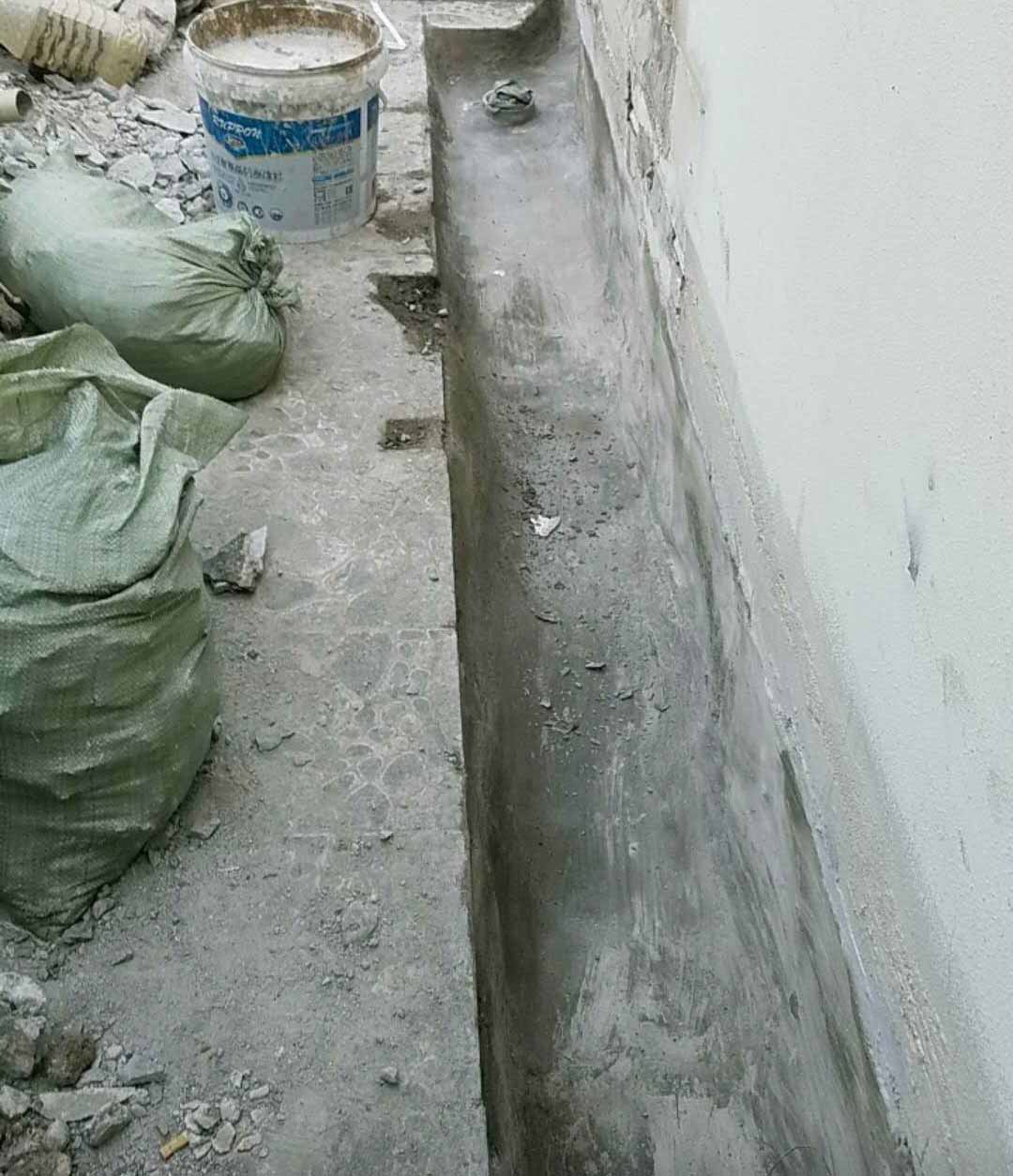 房屋的屋顶漏水选用什么防水材料修补