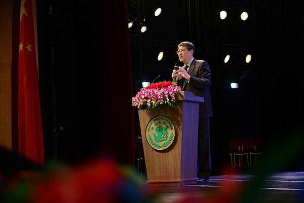
上海纽约大学校长俞立中与宋庆龄学校高中生对话“未来教育”


