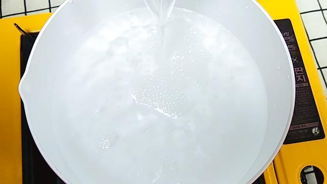                     孩子咳嗽别吃药，止咳方，一口吃下，立马排痰！一用一个好！