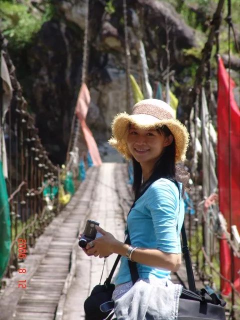 她34岁博士毕业,放弃100万年薪入伍当兵,如今是中国首位女舰长!一句话刷爆朋友圈
她34岁博士毕业,放弃100万年薪入伍当兵,如今是中国首位女舰长!一句话刷爆朋友圈