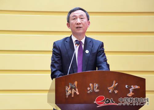 归国正当时,湖北大学首届国际青年学者沙湖论坛成功举办!
归国正当时,湖北大学首届国际青年学者沙湖论坛成功举办!