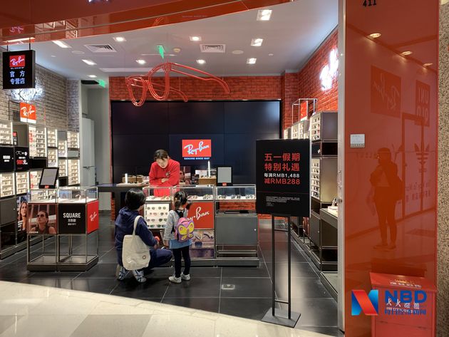 
电商低价营销成常态化商场节日促销能否扳回一城？


