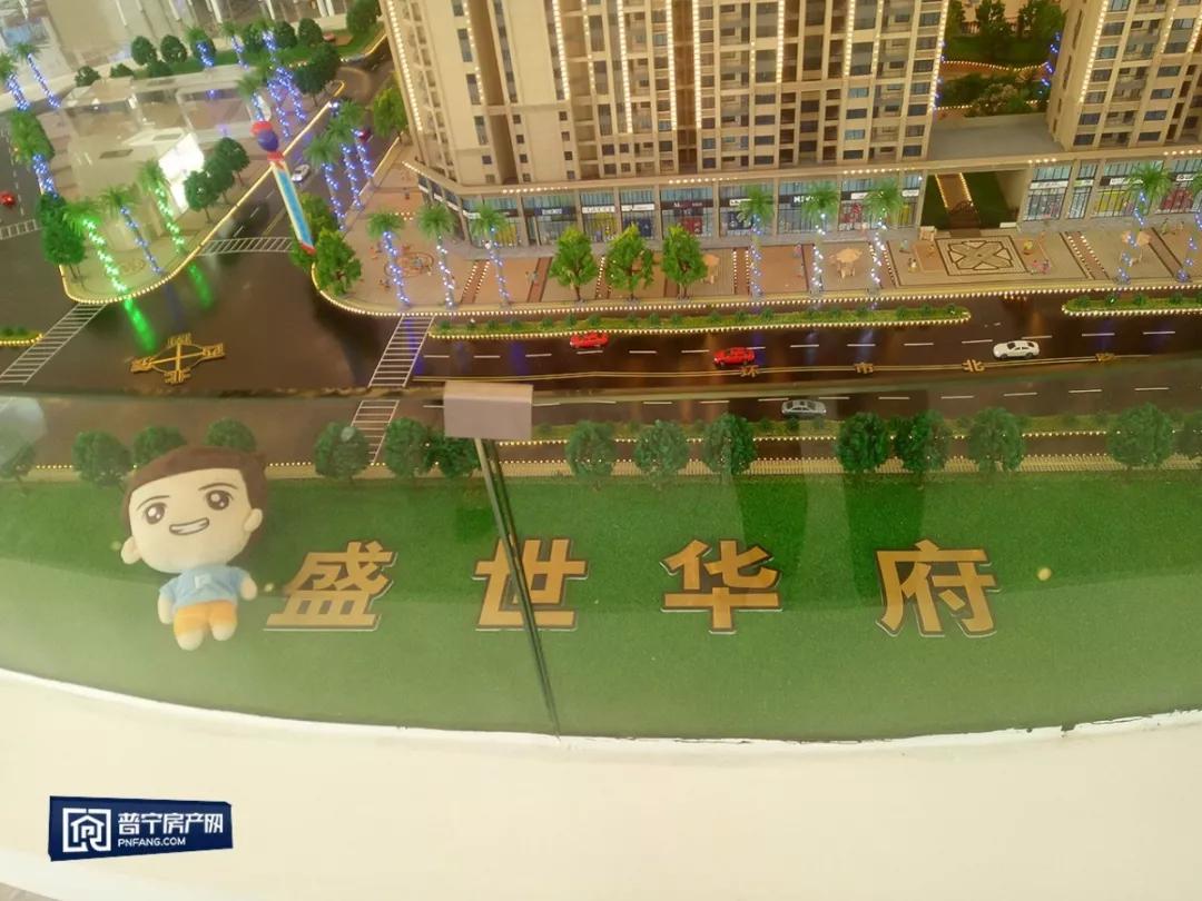 嘉应华府这次办的漫威英雄展,人流量还是不错的.