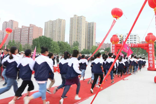 
邓州市二高中举行高二期中考试总结暨一轮复习启动仪式


