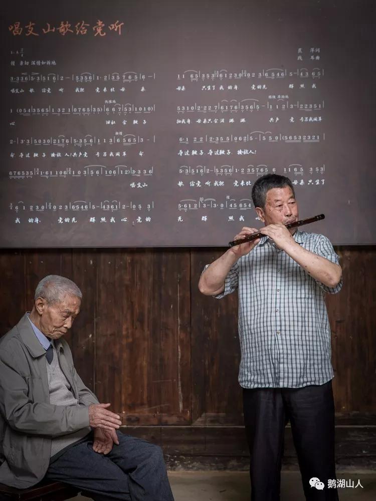 唱支山歌给党听这首歌大家都熟知,但词作者是