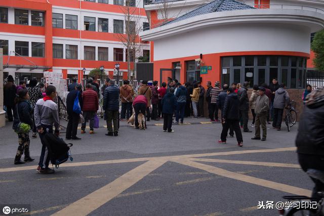 孩子上寄宿学校的利与弊,家长需要清楚,谨慎决定!
孩子上寄宿学校的利与弊,家长需要清楚,谨慎决定!