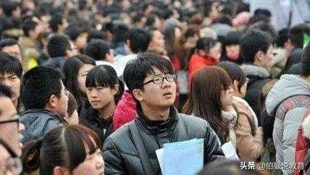 
文科生就业难？现在是理科的天下？错！这些文科生就业好工资高


