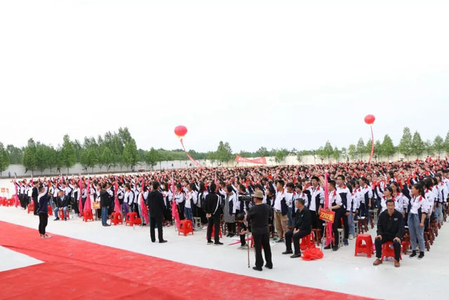
邓州市二高中举行高二期中考试总结暨一轮复习启动仪式


