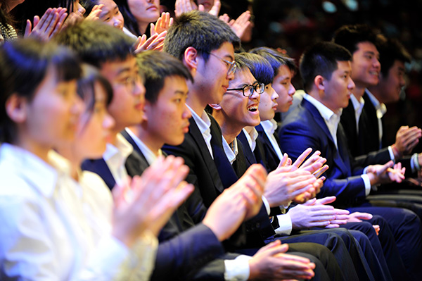 
上海纽约大学校长俞立中与宋庆龄学校高中生对话“未来教育”


