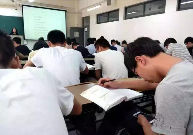 
杨凌校园“禁”手机实行两周后学生还带手机吗？


