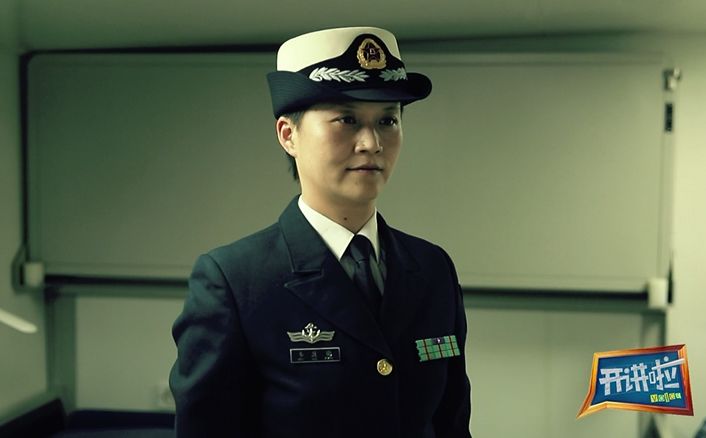 她34岁博士毕业,放弃100万年薪入伍当兵,如今是中国首位女舰长!一句话刷爆朋友圈
她34岁博士毕业,放弃100万年薪入伍当兵,如今是中国首位女舰长!一句话刷爆朋友圈