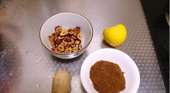                     感冒、咳不停，柠檬和它煮一锅，管它啥咳嗽，好的飞快！