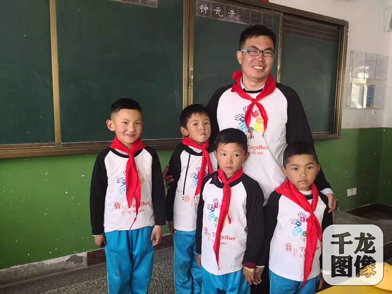 爱国情·奋斗者|援藏老师何晓波：北京的“爸爸”，亚咕嘟！
                
                 