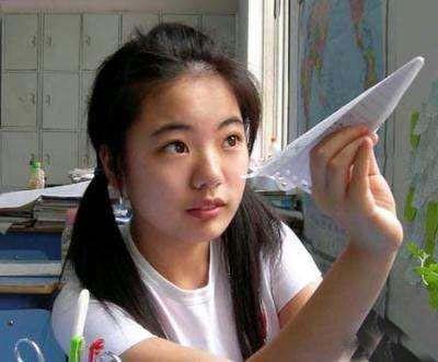 
高考被清华降60分录取的美少女作家，现在也变得跟普通人一样


