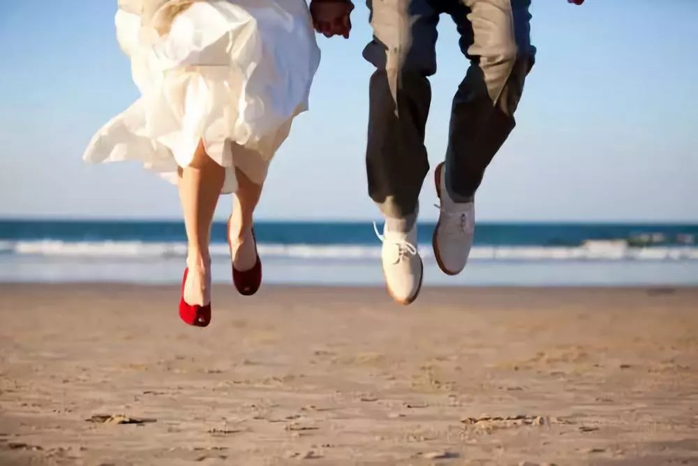 其实是很无奈, 总想凭借着有人宠, 就等待对方主动去哄; 于是沉默了