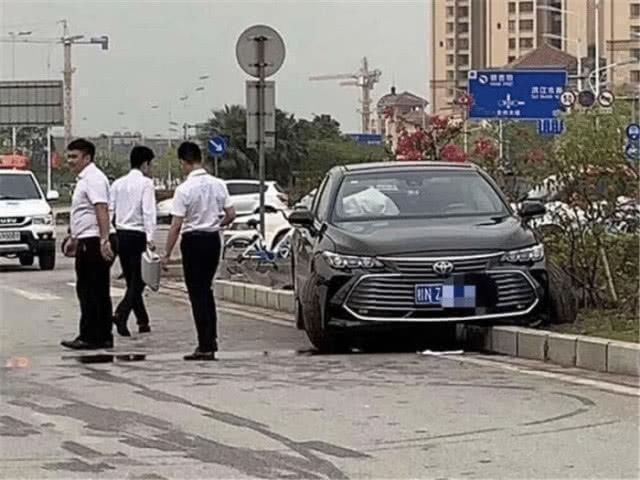 亚洲龙国内遭遇首撞，看到碰撞现场后网友惊呼，这就直接断轴了？