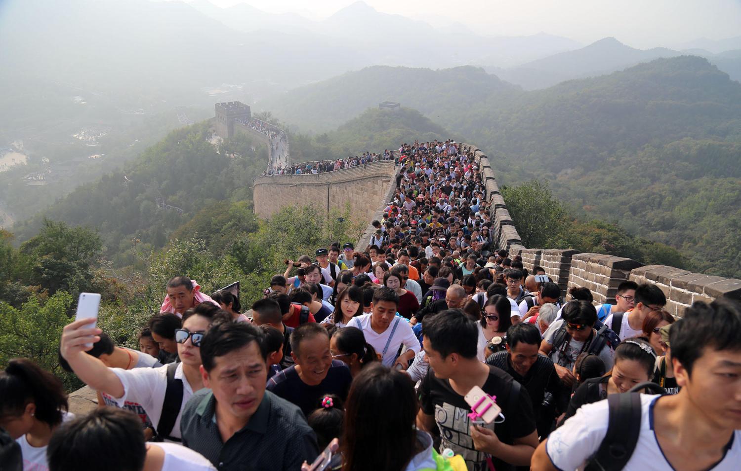 五一假期挤爆了,为什么大家还要选择节假日出游呢?_旅游