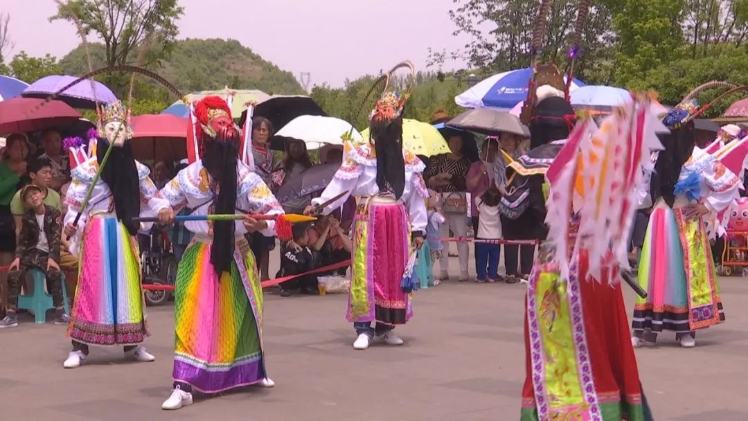 传统地戏唱演“扫黑除恶” 月亮湖畔寓教于乐深入民心 澳门皇冠赌场网上娱乐