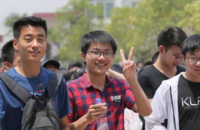 
原创
农村大学生想在大城市立足，这“几道坎”最难过，你有信心吗


