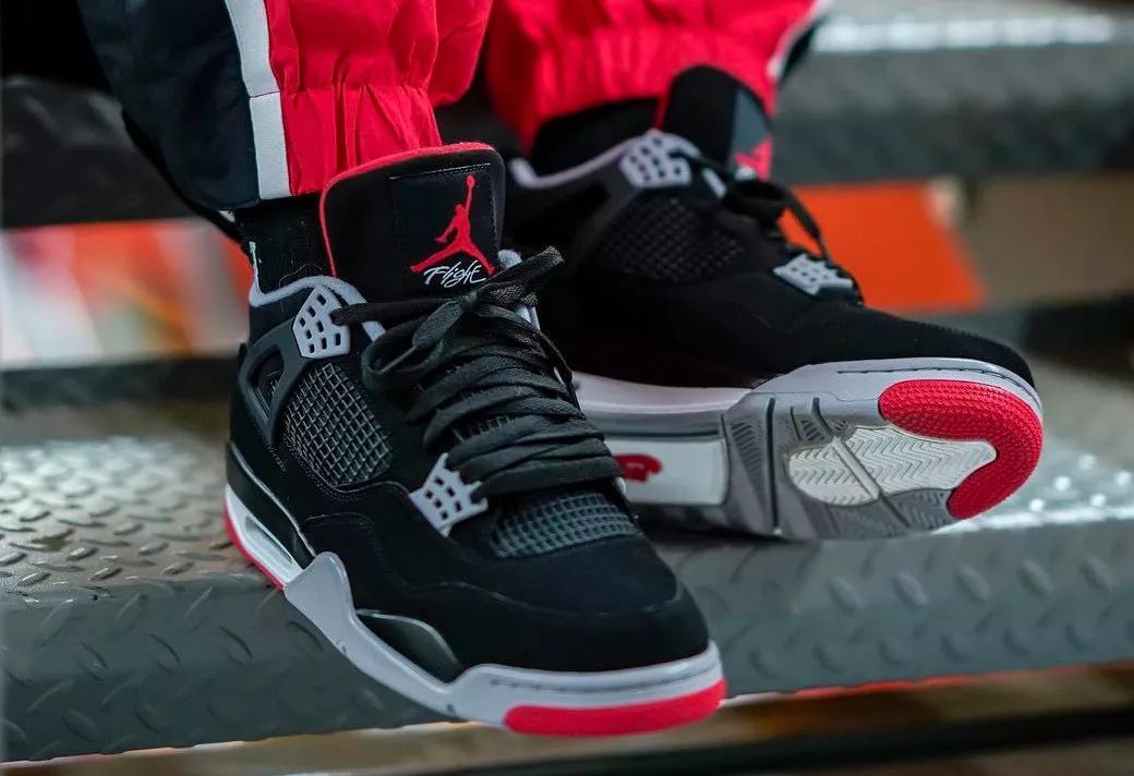 上脚超帅!黑红 Air Jordan 4 今早发售,你抢到了吗? ag真人在线