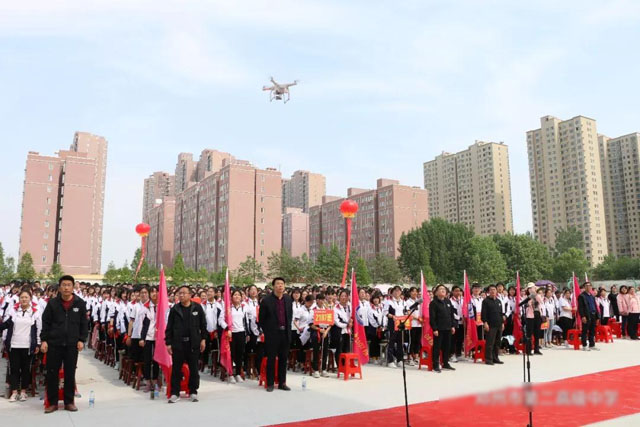 
邓州市二高中举行高二期中考试总结暨一轮复习启动仪式


