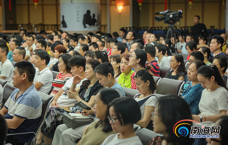 
名师传授英语提分技巧2019“海南名师专家团”高考公益讲座在海口开讲



