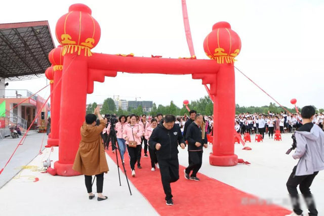 
邓州市二高中举行高二期中考试总结暨一轮复习启动仪式


