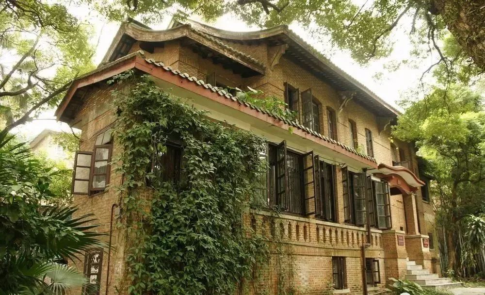 国内十所适合谈恋爱的大学,你最心仪哪一所?
国内十所适合谈恋爱的大学,你最心仪哪一所?