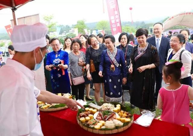 2019年广西经济_...改革委积极参加2019年广西优质企业债券现场推介会暨企业债券融资...(2)