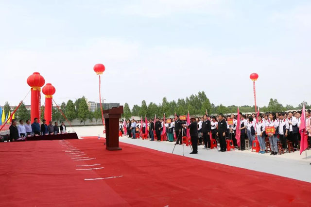 
邓州市二高中举行高二期中考试总结暨一轮复习启动仪式


