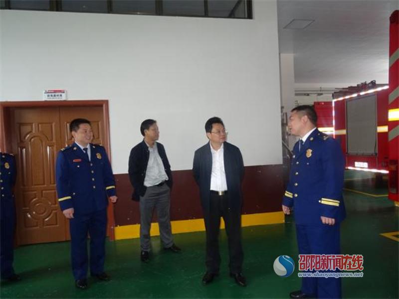 洞口县县长周乐彬督导五一期间消防安保和迎"国考"工作