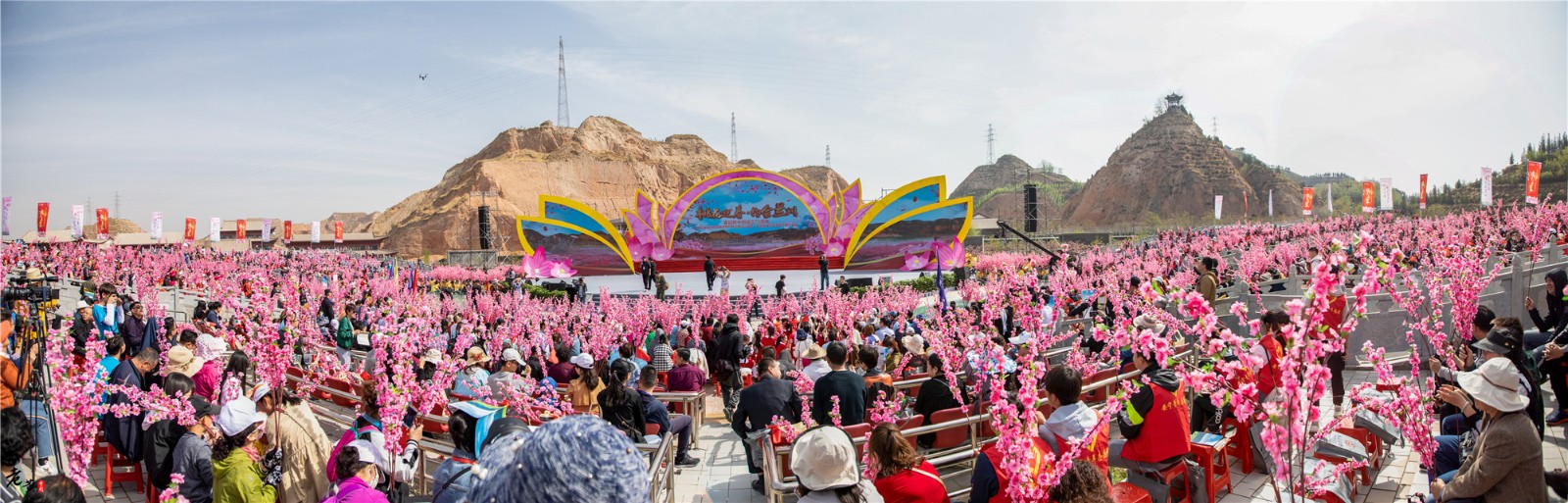 兰州仁寿山桃花节上线,为什么在仁寿山是庆祝祖国华诞最佳地方呢_舞台