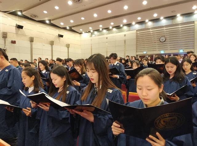 青岛大学75名学生获中美双学位超过半数将赴中外名校深造
青岛大学75名学生获中美双学位超过半数将赴中外名校深造