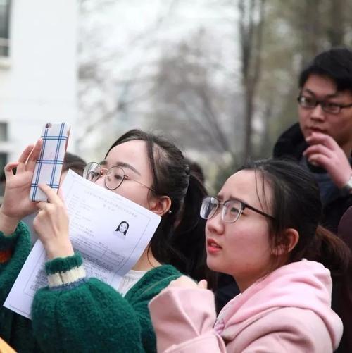 
原创
大学生在22岁或34岁考上公务员，谁的“可塑性”和前途更好


