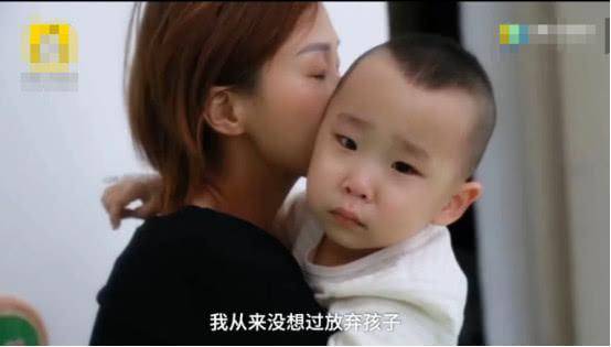                     儿子患白血病，父亲想要放弃治疗再生一个，母亲不同意宁可离婚