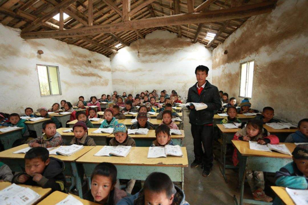 
原创
教育部通知，选派4000名高级教师赴贫困地区讲学，寒门学子有福了


