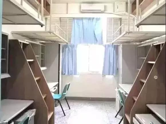 
宿舍最\