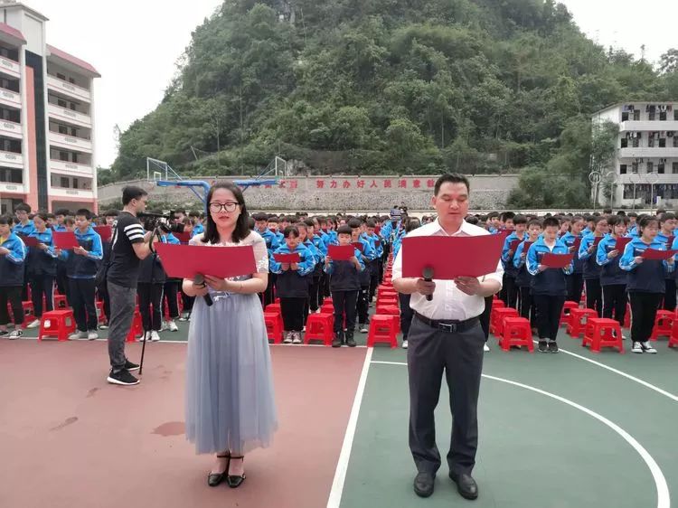 天峨县民族中学经典诵读比赛纪实